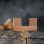 concepto-de-contabilidad-empresarial-y-financiera-con-vista-lateral-de-bloques-de-madera